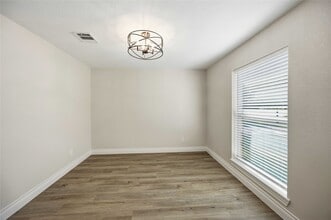 Building Photo - 5702 Old Lodge Dr