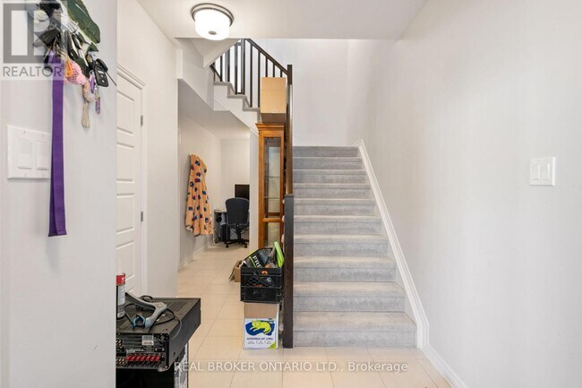 Building Photo - 219 Pastel Way