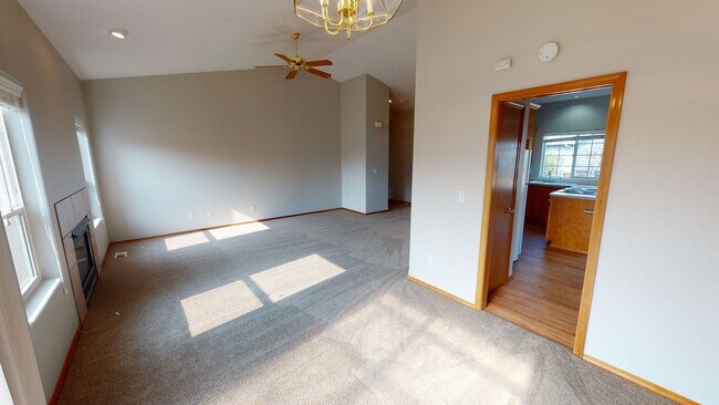 Building Photo - Single Level Ranch, Large Fenced Yard, Pet...