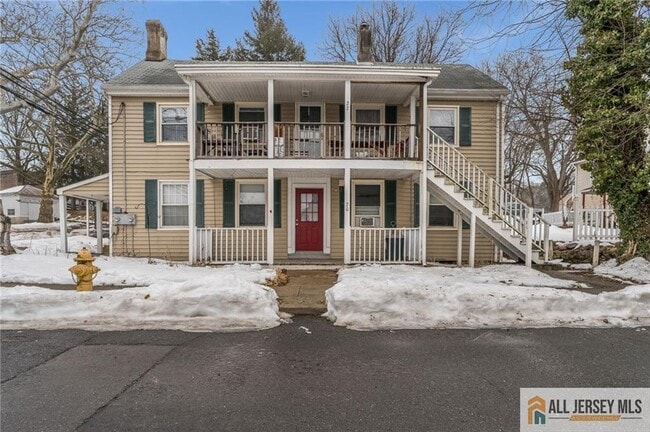 Building Photo - 20 Willow Ave