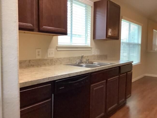 Foto del edificio - 6019 Brenwood Trails Ln