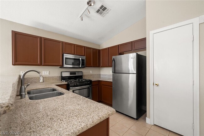 Foto del edificio - 6012 Soft Springs St