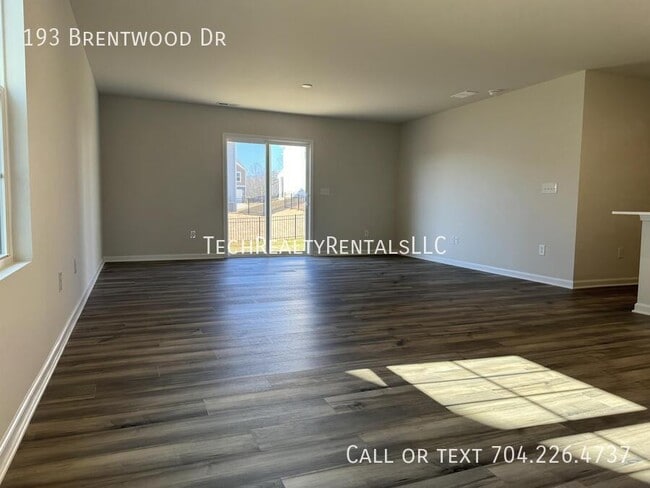 Foto del edificio - 193 Brentwood Dr