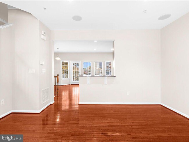 Building Photo - 9531 Liverpool Ln