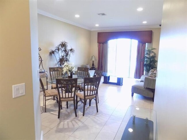Foto del edificio - 3331 Lakeside Dr