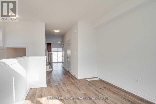 Photo du bâtiment - 575-575 Woodward Ave