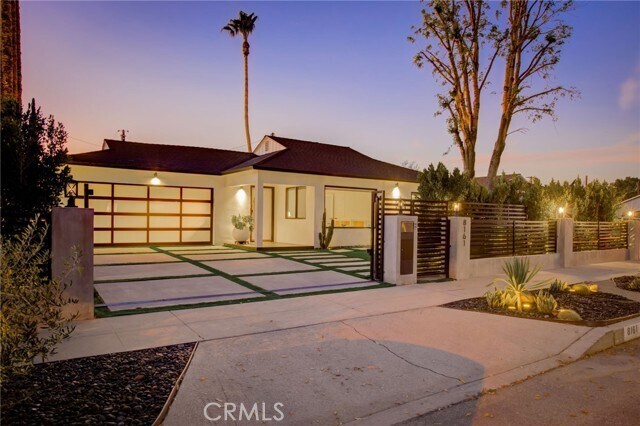 Building Photo - 8161 Encino Ave