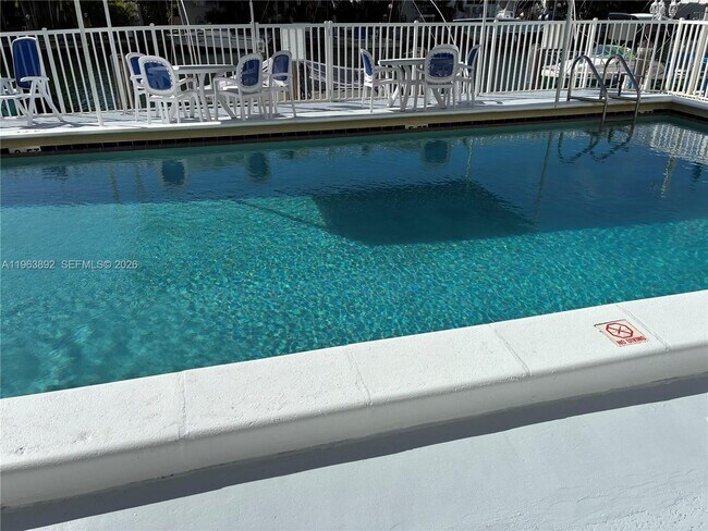 Foto del edificio - 3770 NE 171 St