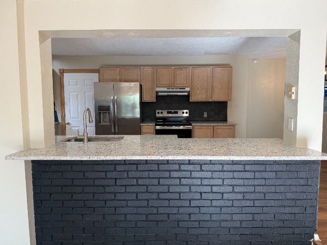 Building Photo - 1818 S Ash Pl