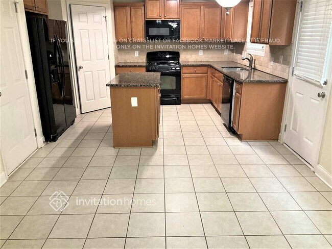 Foto del edificio - 478 Commons Park Ln