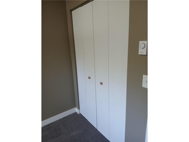 Building Photo - 901 Country Club Dr