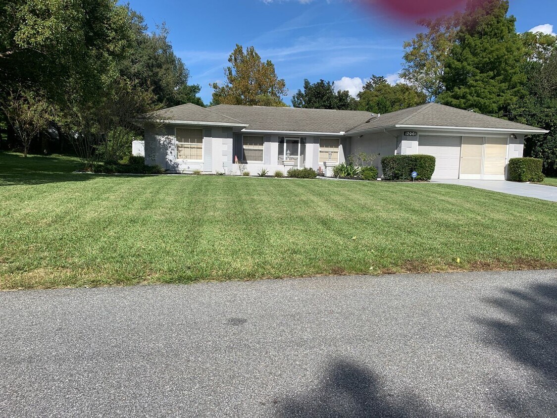 Primary Photo - Beautiful Spring Hill pool home