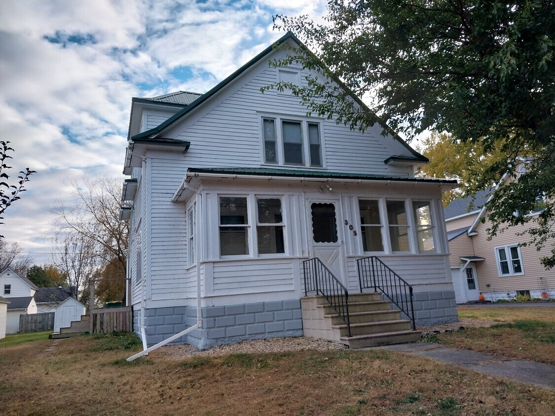 Foto principal - 305 W Wenberg St