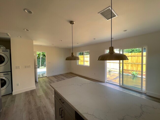 Building Photo - 5173 Alhama Dr