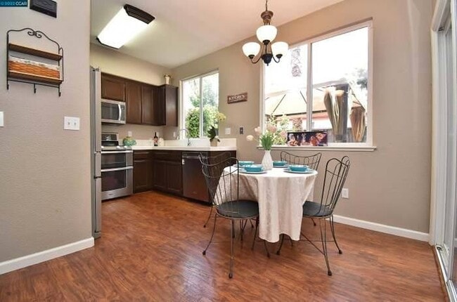 Building Photo - 99 Arbor Springs Ln