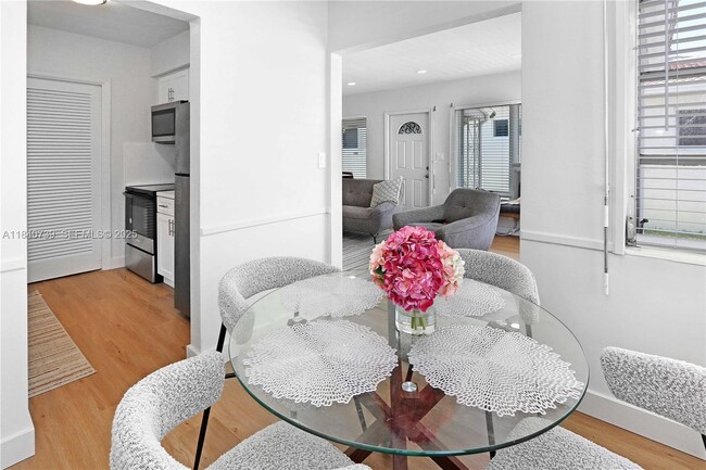 Building Photo - 326 Van Buren St