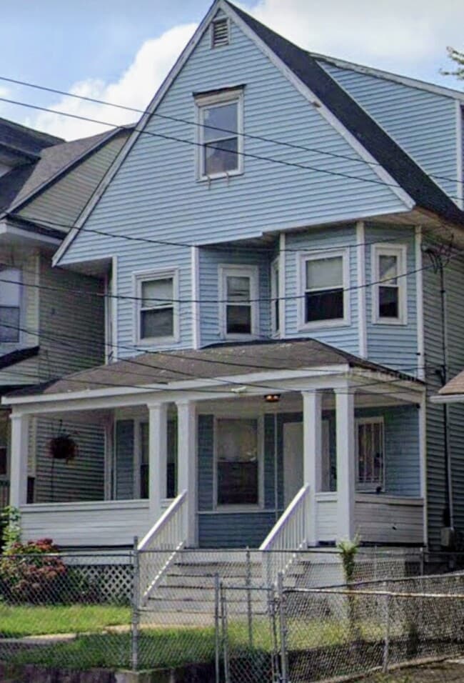Building Photo - 305 Chadwick Ave