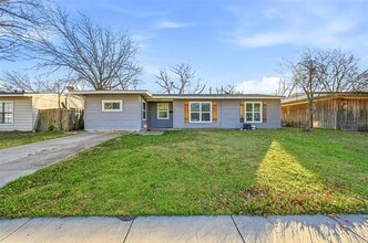 Building Photo - 1005 Highland Dr