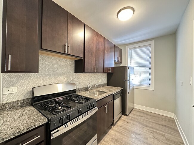 Foto del edificio - 722 W Brompton Ave