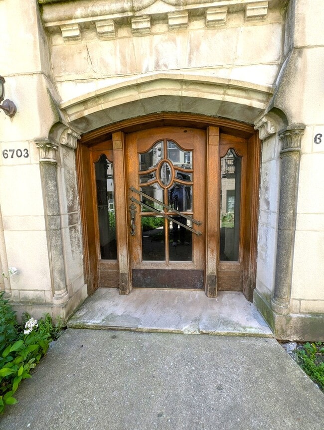 Foto del edificio - 6703 N Greenview Ave