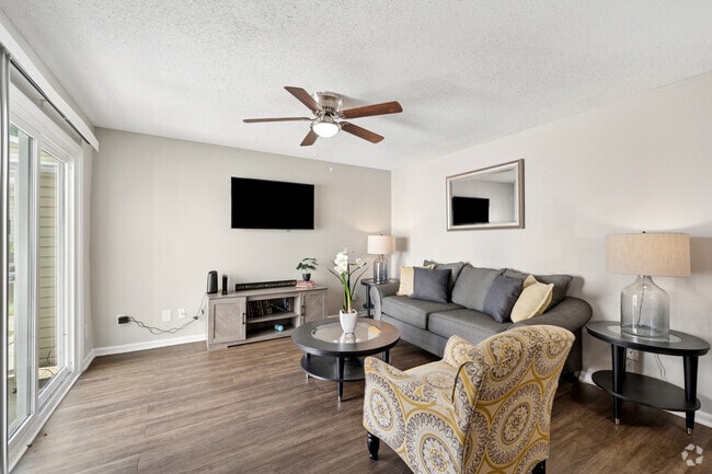 Townhome - 3BR, 2BA - 1,222SF - Living Room - Hunters Pointe