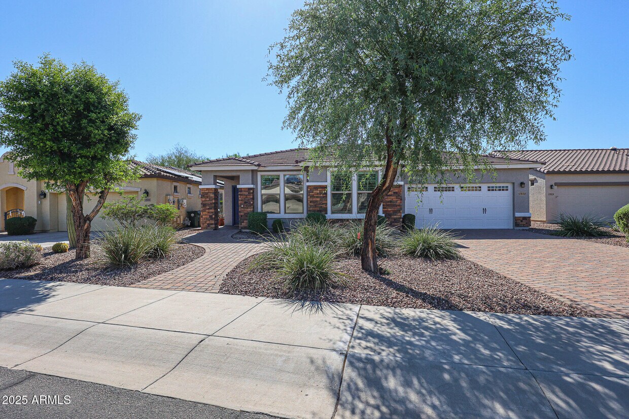 Foto principal - 17830 W Fairview St