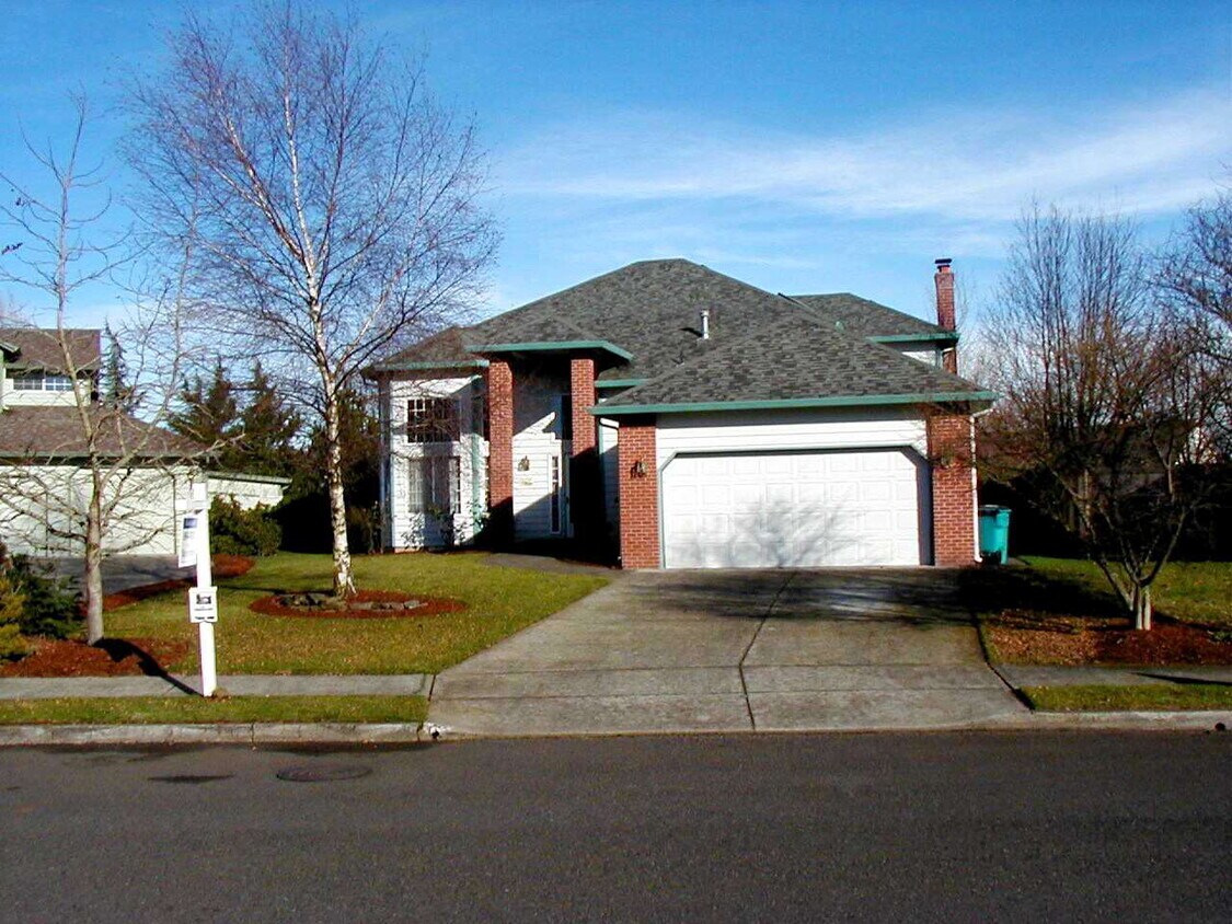 Primary Photo - Cascade Highlands neighborhood spacious 4 ...