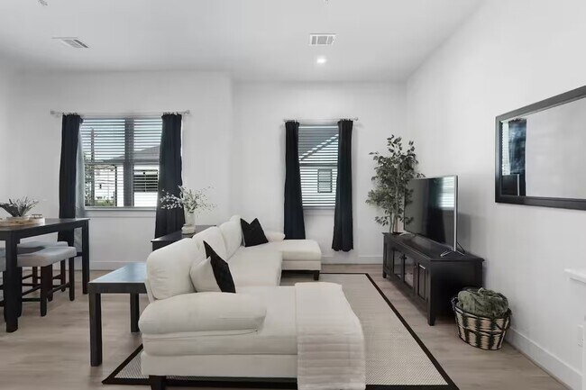 Foto del edificio - 4615 INDIE HEIGHTS Ln