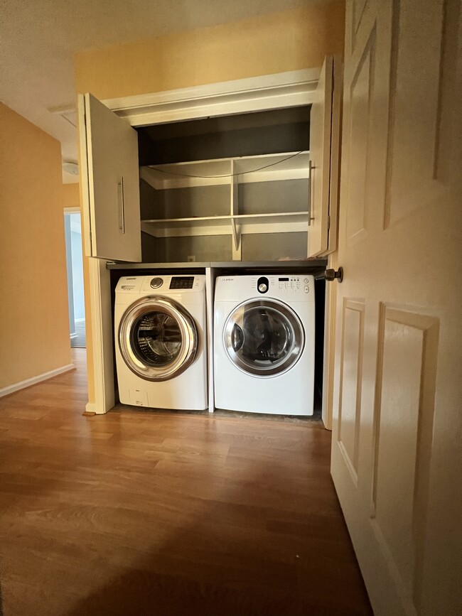 Washer/dryer - 289 Weller Blvd