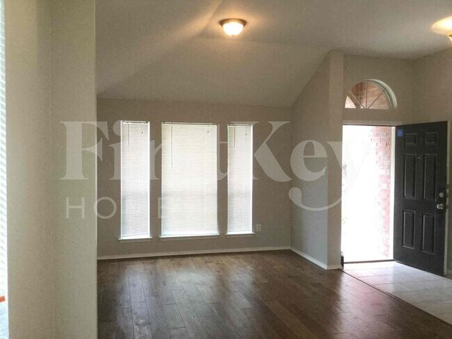 Foto del edificio - 7106 Camp Creek Dr