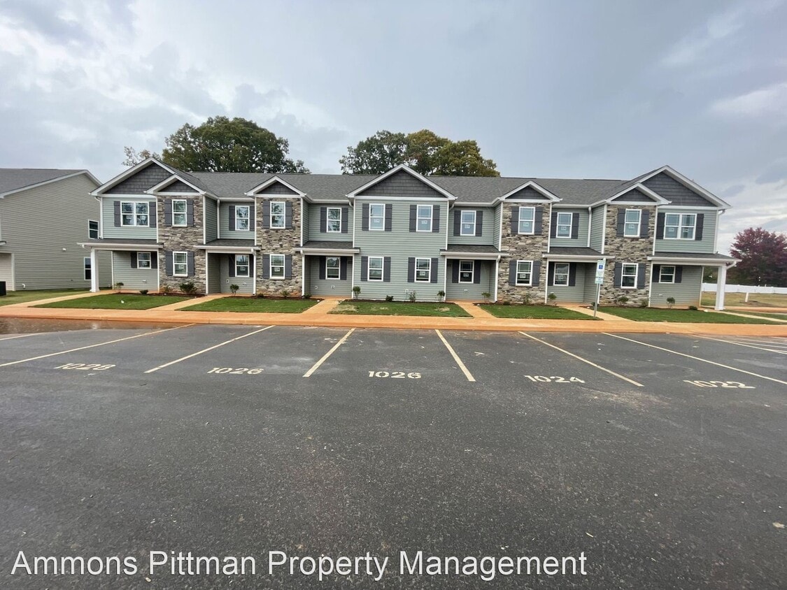 2 br, 2.5 bath House 1022 Peony Lane House Rental in Youngsville