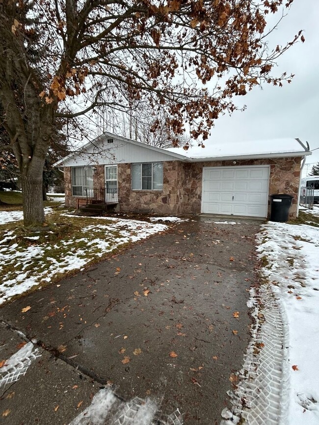 Building Photo - 223 Glenwood Dr