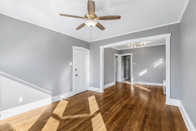 Foto del edificio - 5761 N Elston Ave