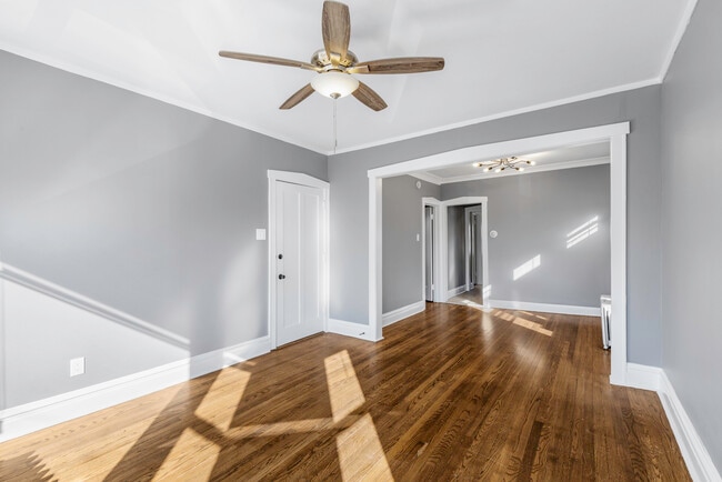 Building Photo - 5761 N Elston Ave