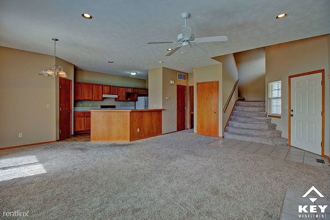 Building Photo - 537 N Bristol Ct