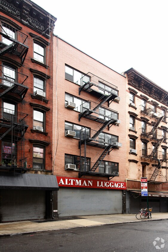 Building Photo - 134 Allen St