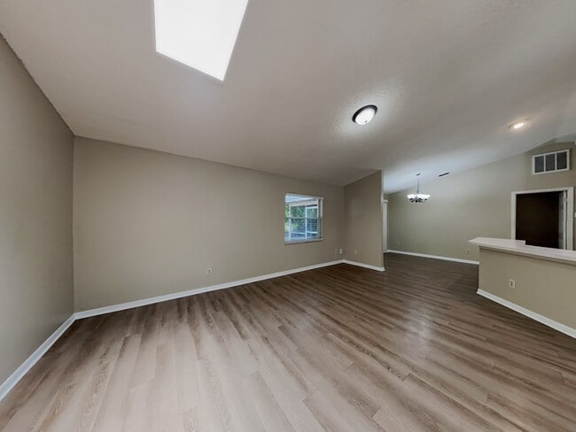 Building Photo - 943 Hemingway Dr