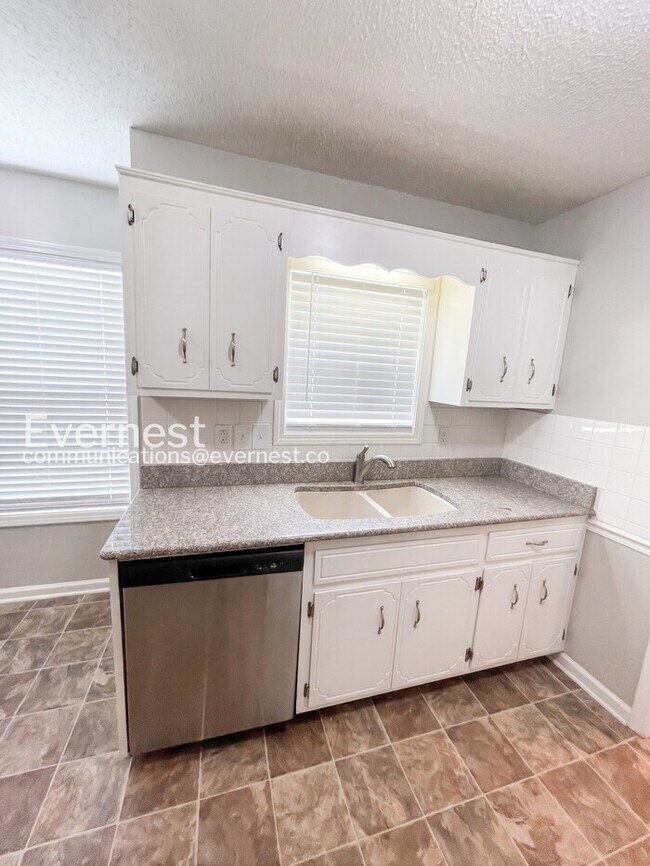 Foto del edificio - 1035 Summerhaven Rd