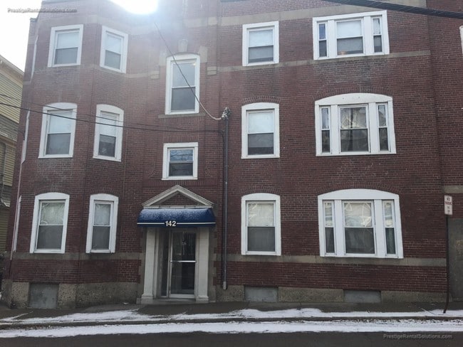 Building Photo - 142 Davis Ave