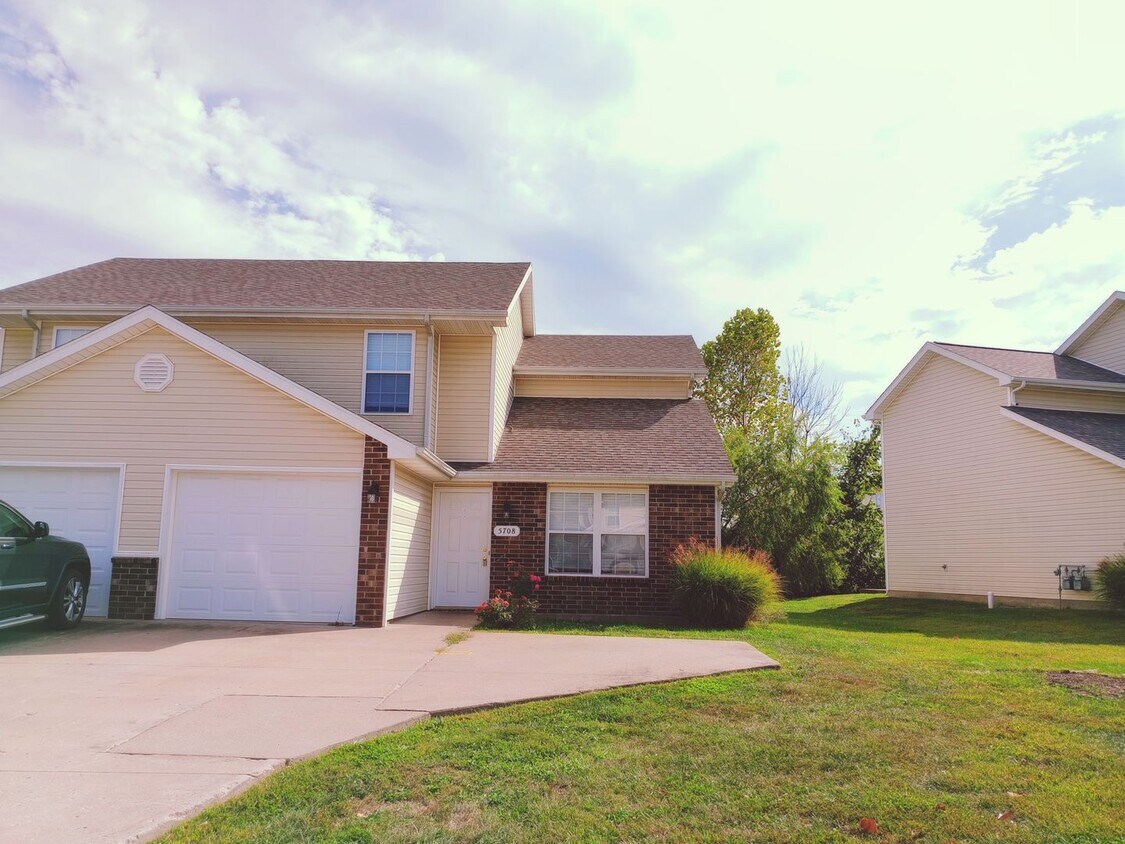 Primary Photo - 5708-5710 Canaveral Drive