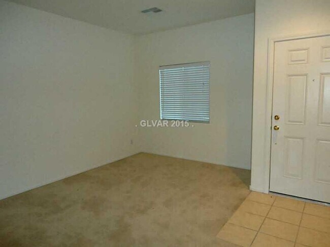 Building Photo - Huge 3 Bedroom + Loft!