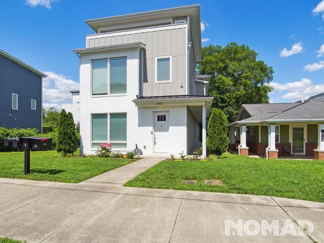 Primary Photo - Stunning Modern 2-Bedroom, 2-Bath Apartmen...
