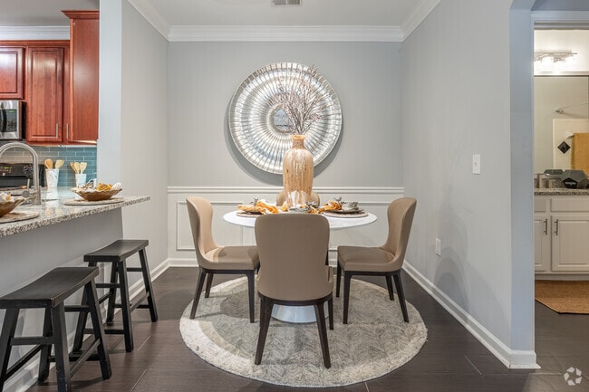 THE DELMAR - DINING ROOM - Oaks at Sugarloaf