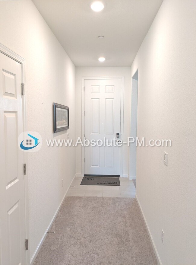 Foto del edificio - Amazing 3 Bed 2 Bath Brand New Solar Home ...