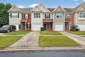 Building Photo - 135 Primrose Dr