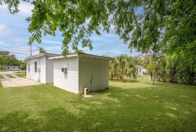 Foto del edificio - 20 Rollins Ave