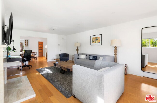 Foto del edificio - 12339 Gorham Ave