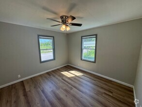 Building Photo - 924 N Logan St