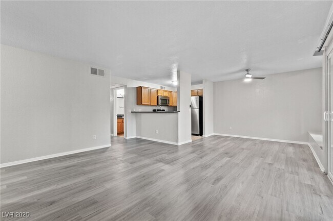 Foto del edificio - 9325 W Desert Inn Rd