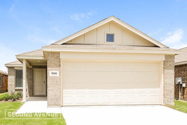 Building Photo - 1936 Aves Gln Ln